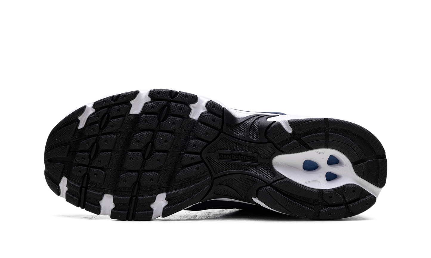 530 "Navy Arctic Grey" MR530CA