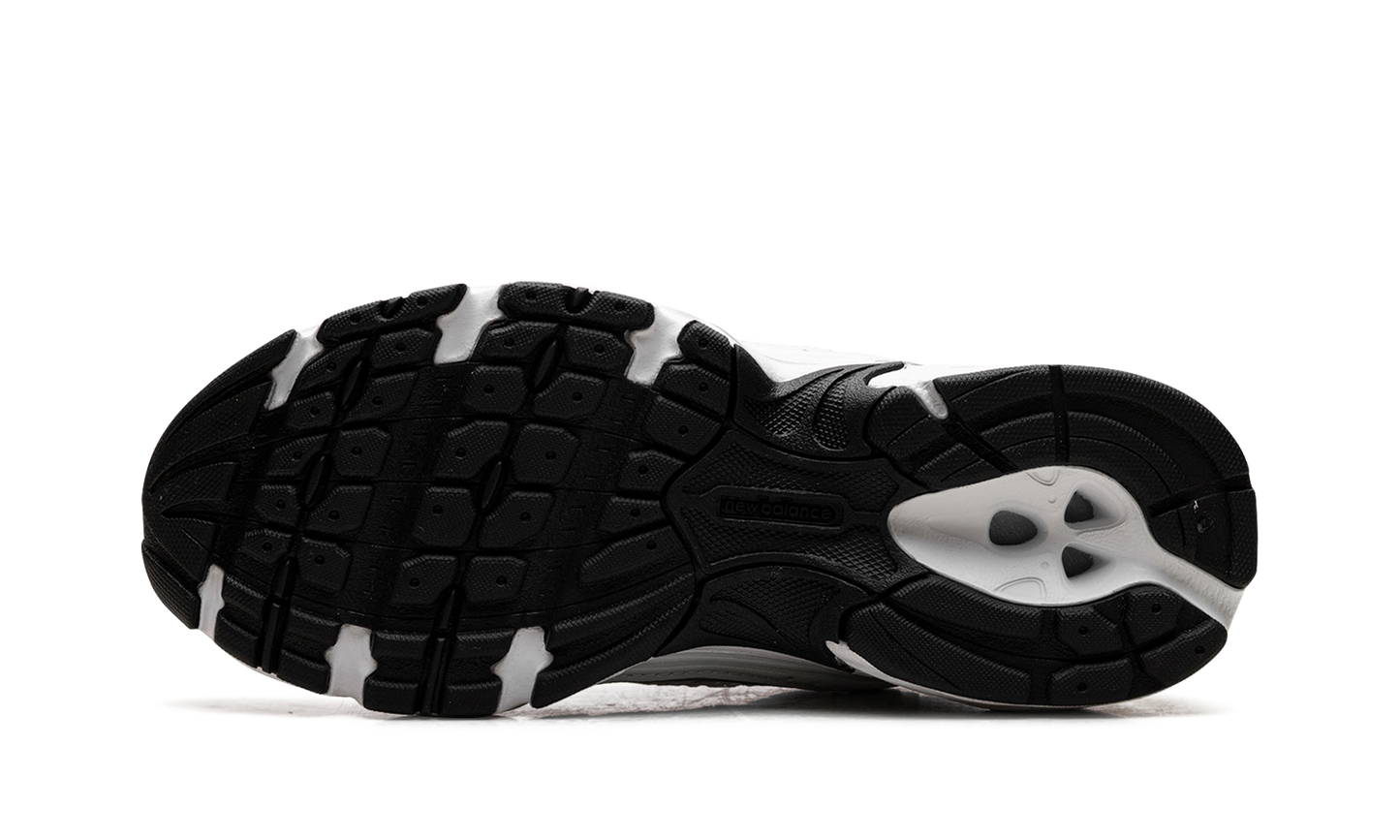 530 "White Blast Red" U530JR1