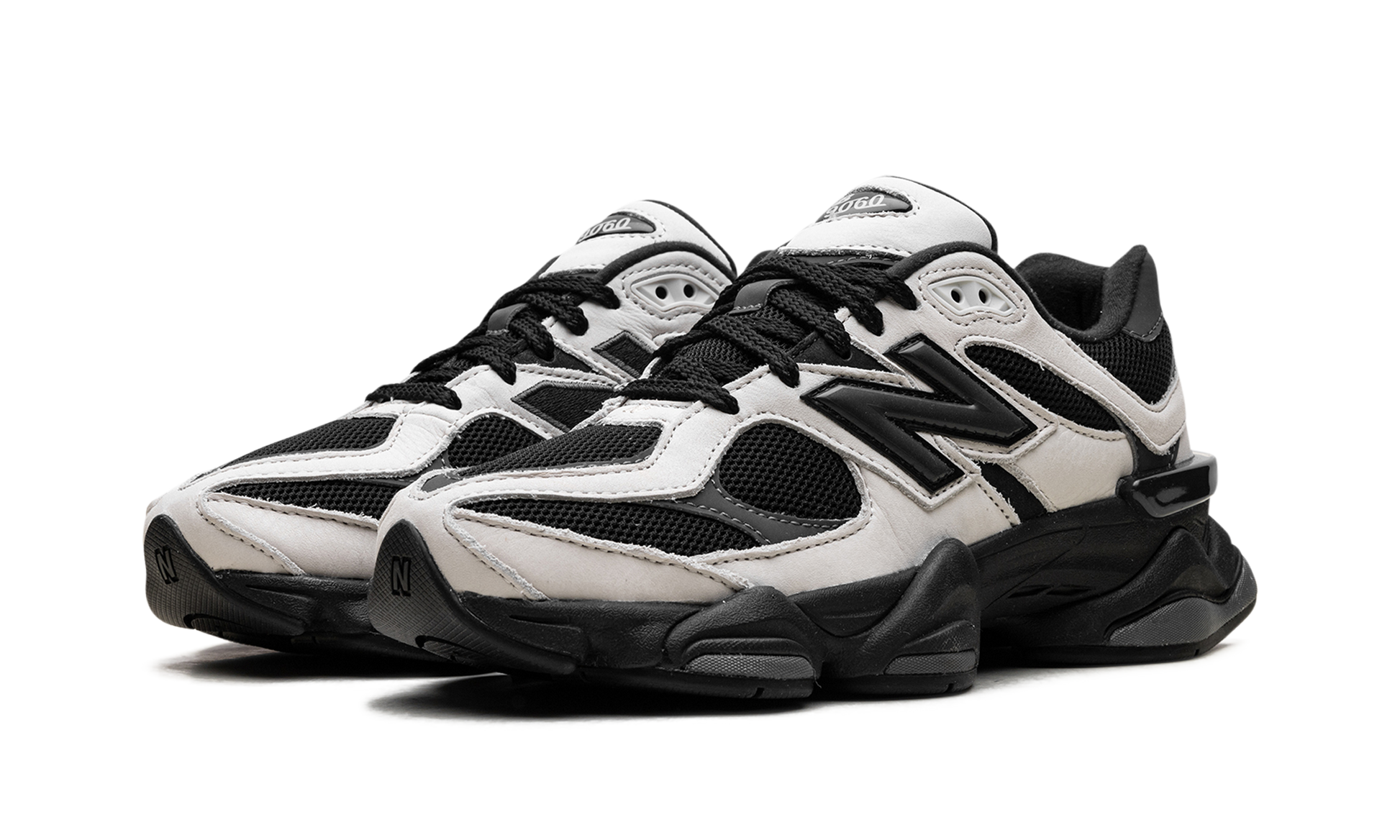 9060 "off White Black" - 2