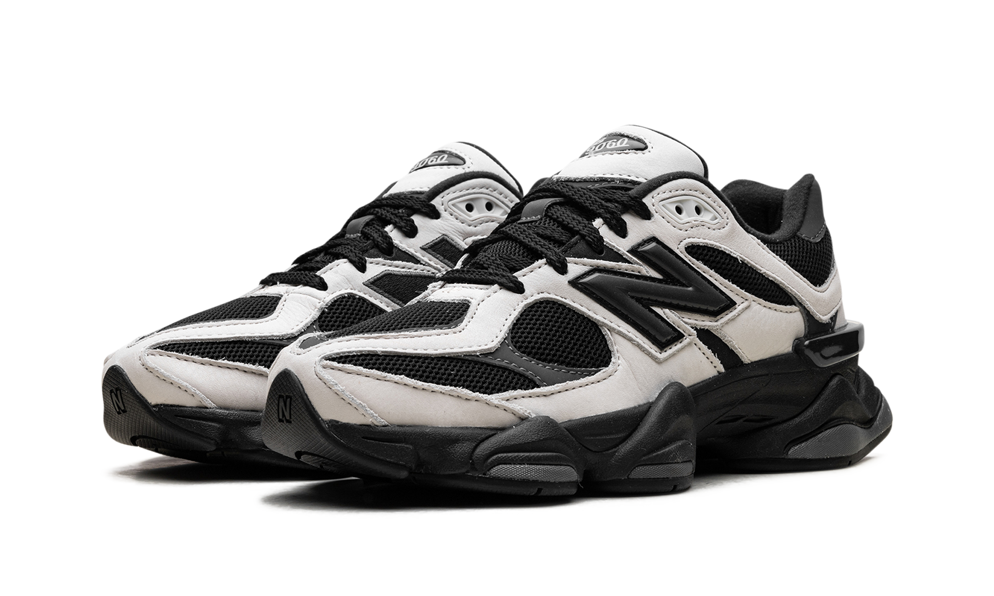 9060 "off White Black" - 2