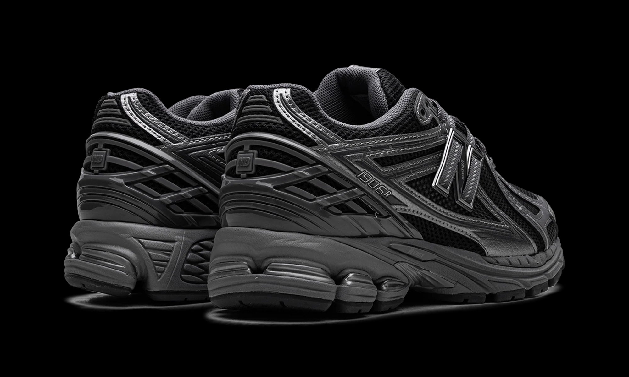 New Balance 1906R "Phantom Dark Grey Metallic Silver" M1906RES