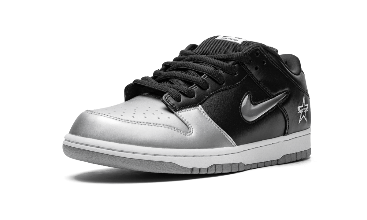 Sb Dunk Low Og Qs "supreme - Jewel Swoosh Silver/black" - 4